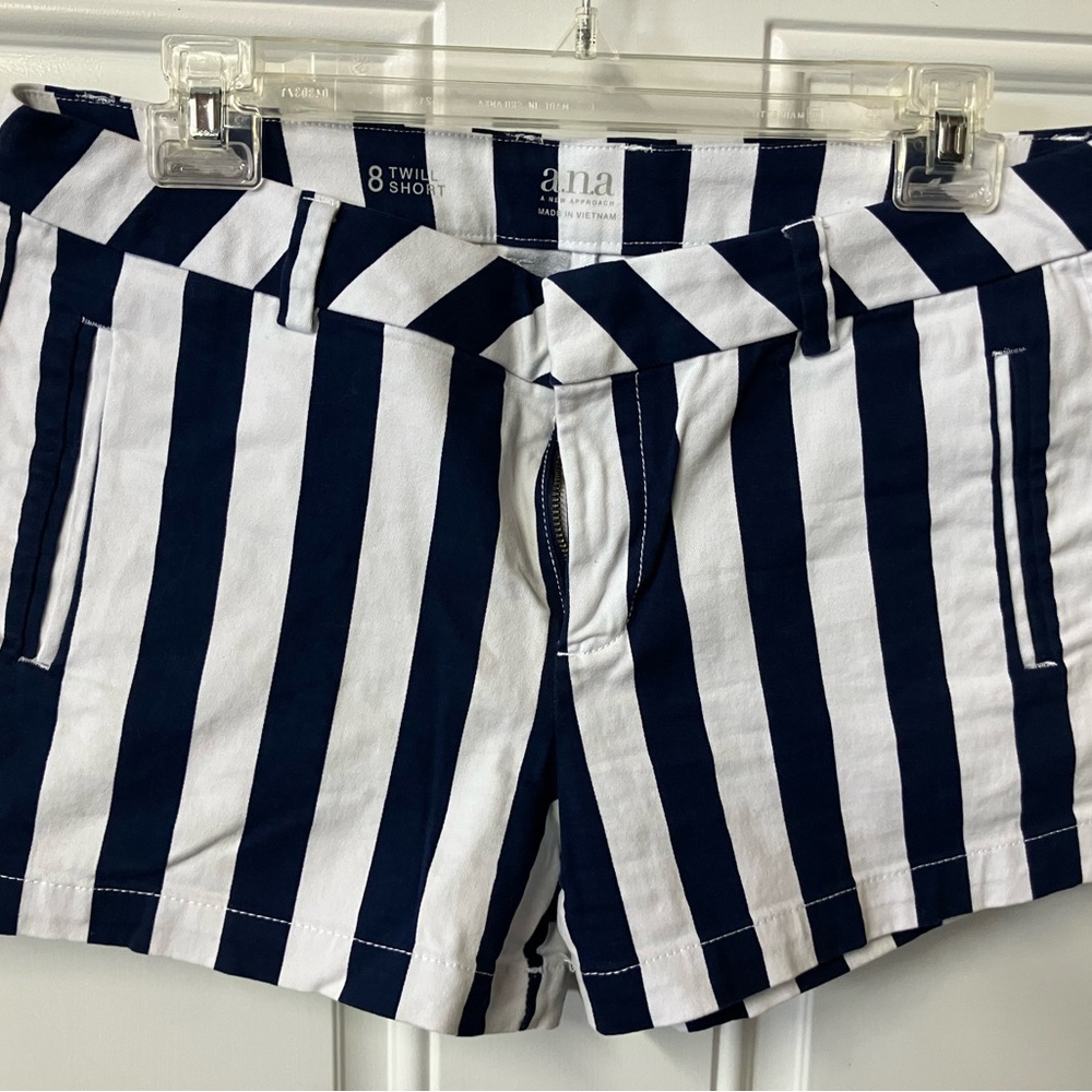a.n.a Women's Bold Striped Shorts